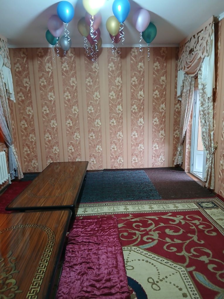 2.20 sotixli hovli sotiladi. Eski shahar Ark qo'rg'oni orqasida.