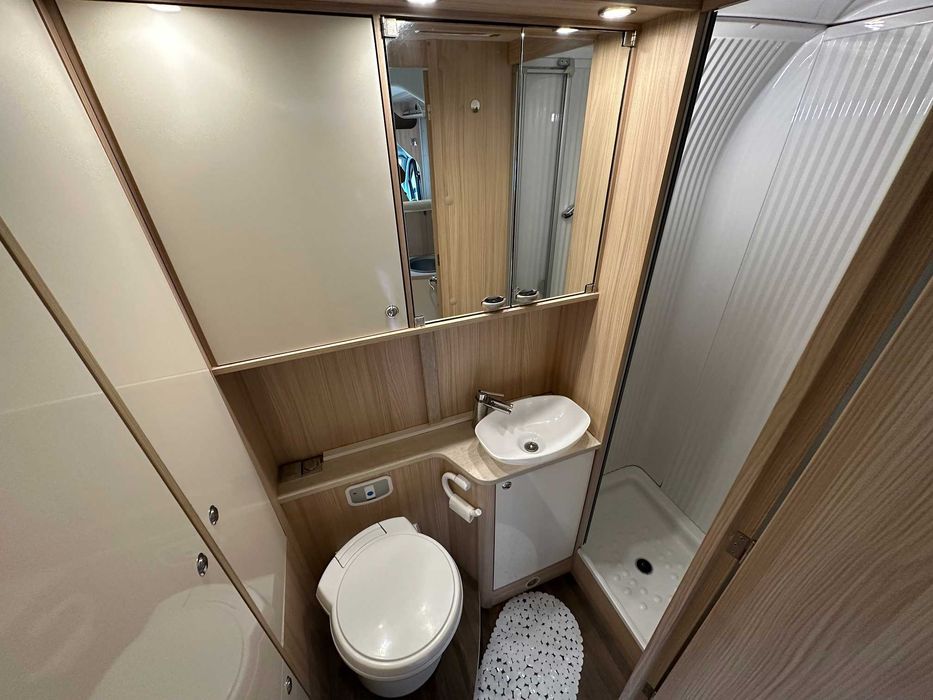 Autorulota  Burstner  2018 TOP accept variante auto !