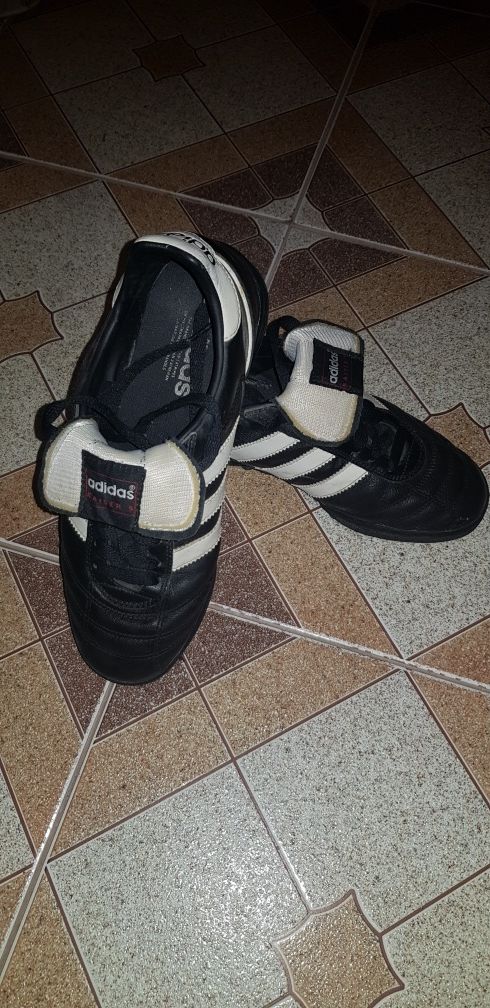 Adidasi Adidas fotbal sala sau sintetic nr 38