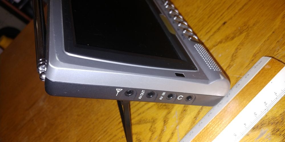 mini TV color lcd 13 cm diagonala