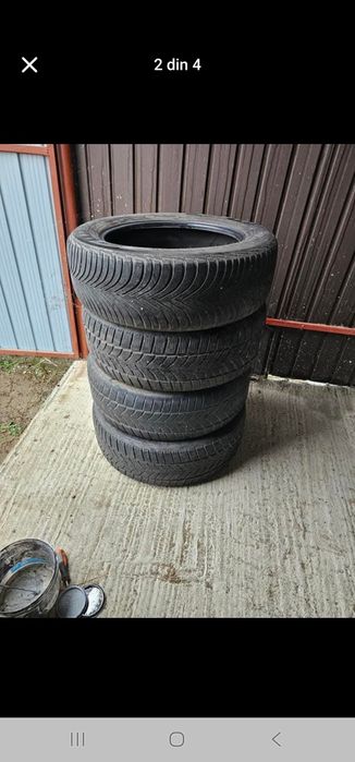 Vând cauciucuri iarna 215 60 17