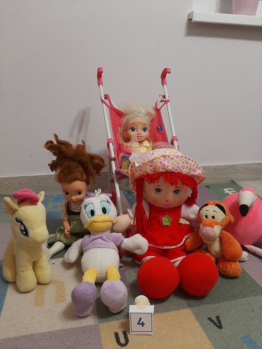 Jucarii (plusuri,păpuși ect.)