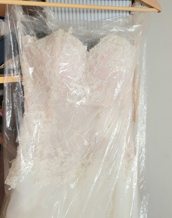 Бутикова булчинска рокля на Cymbeline , Франция