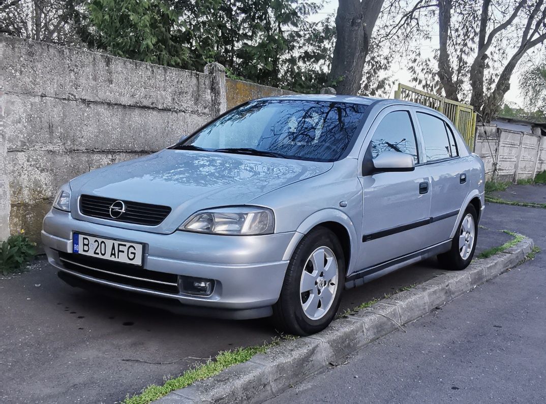 Proprietar vând Opel astra g