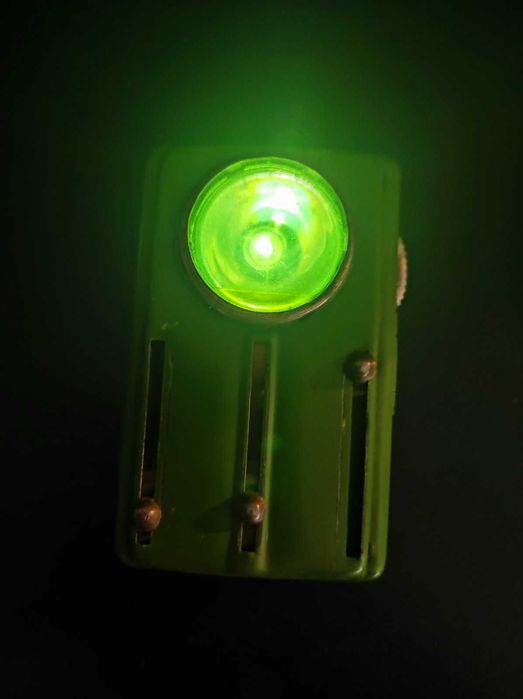 Продава се трицветен железничарски ретро фенер