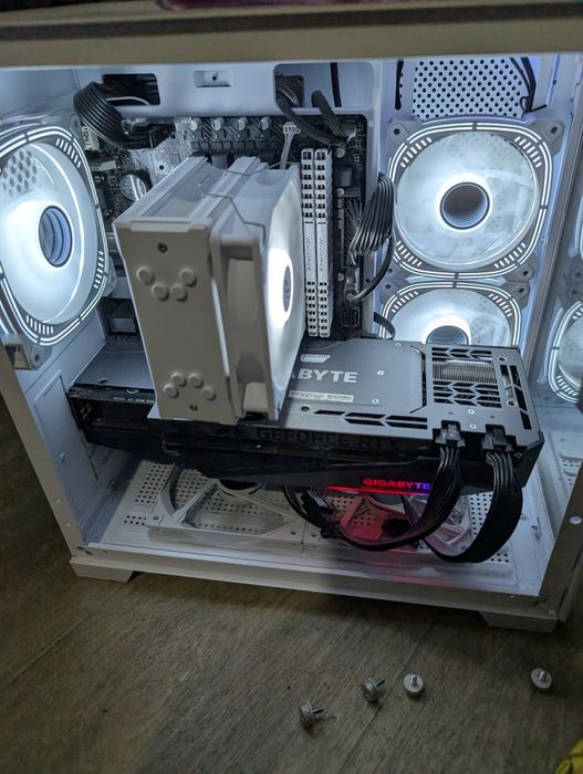 Игровой компьютер и монитор