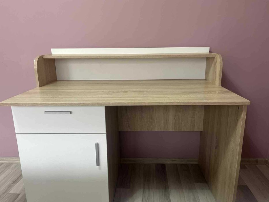 Ученическо бюро  перфектно състояние