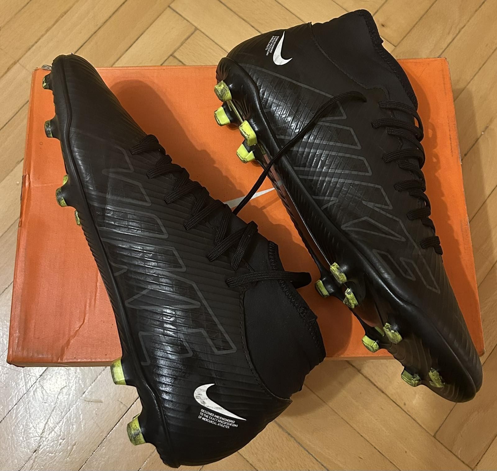 Продавам Запазени Футболни обувки Nike Mercurial