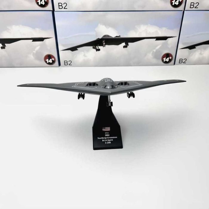 Macheta avion metalica B-2 Spirit Stealth USA 1:200 27cm