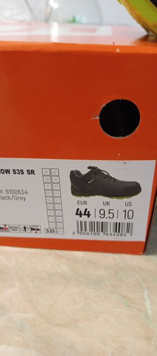 Обувки работни нови