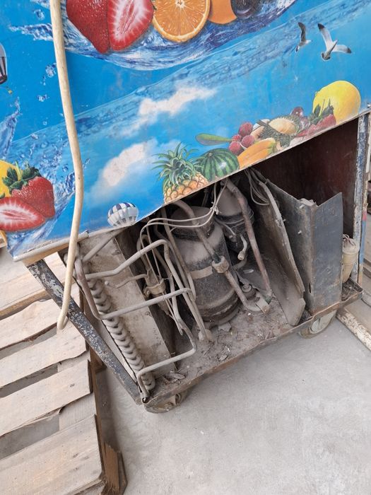 Muzqaymoq chiqaradigan apparat sotiladi