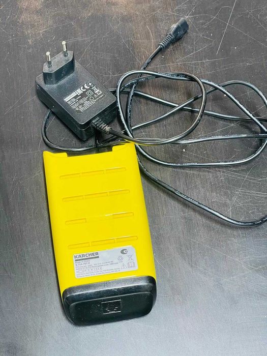 Aspirator vertical Karcher VC 6 Cordless OurFamily 250 W, duza LED