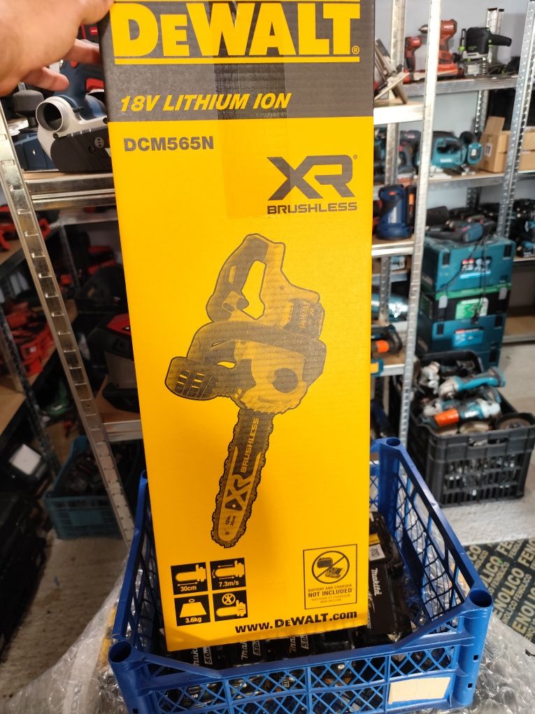 Акумулаторен трион Девалт DeWALT DCM565