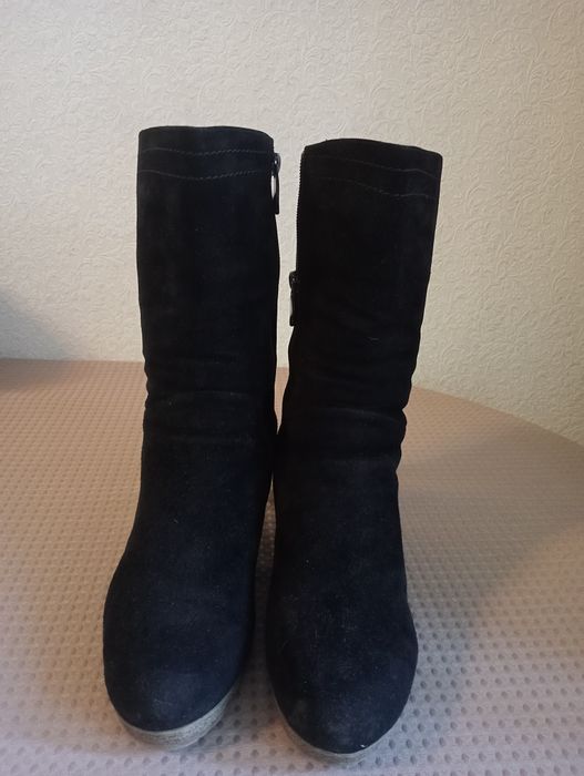 Продам женские сапоги замшевые