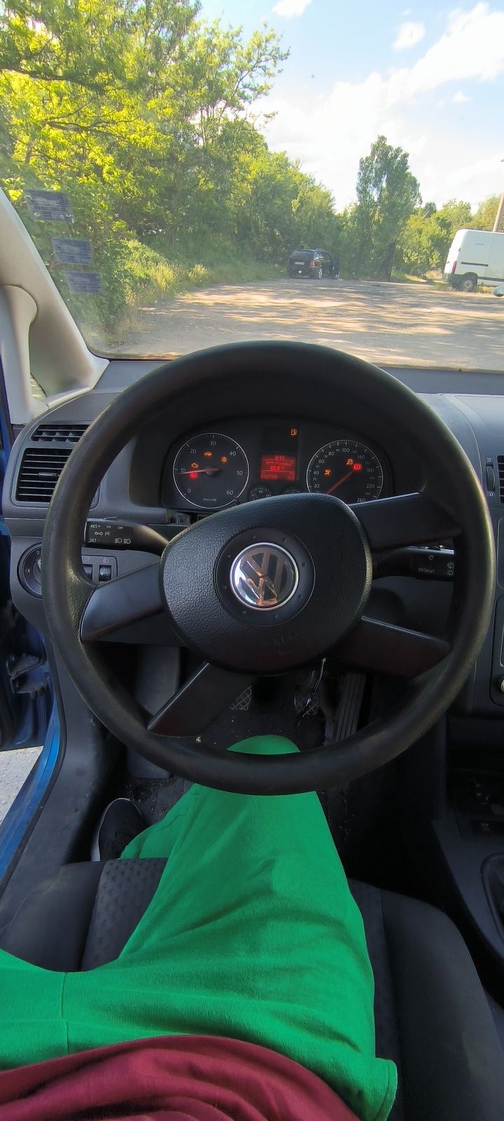 Продавам едрогабаритни части за vw Touran 2005г