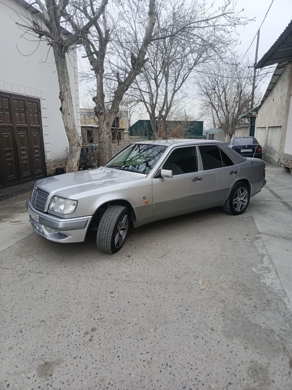 Mercedes-Benz 124