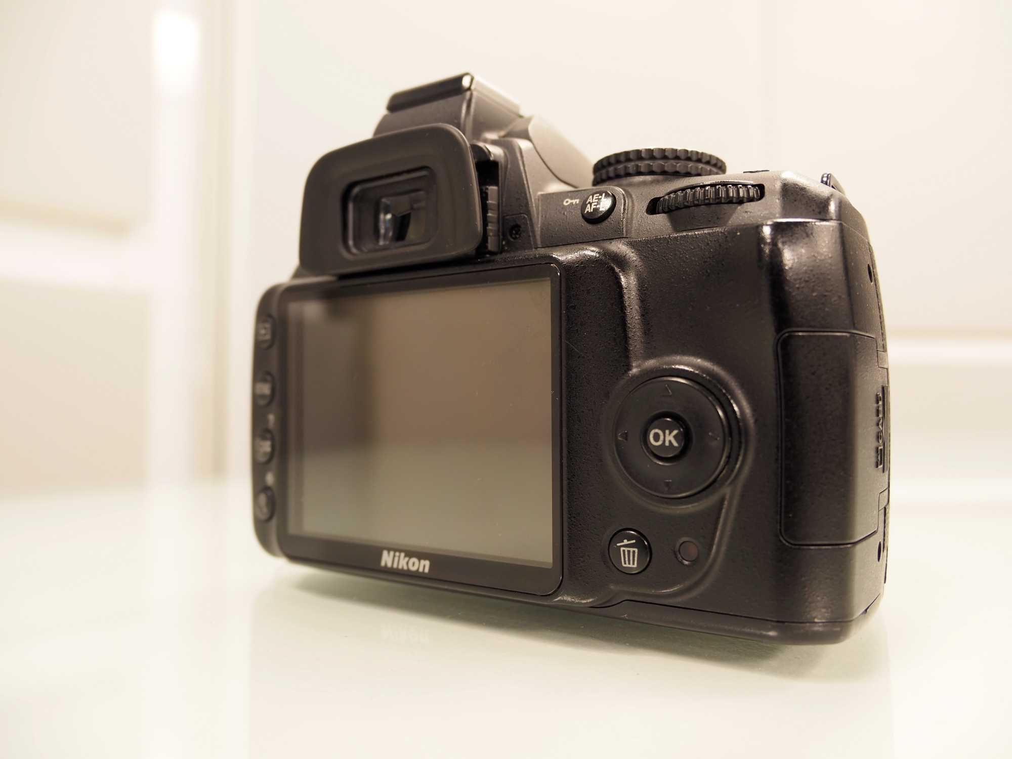 фотоапарат Nikon D3000 с обектив AF-S Nikkor 18-55 1:3.5-5.6 G
