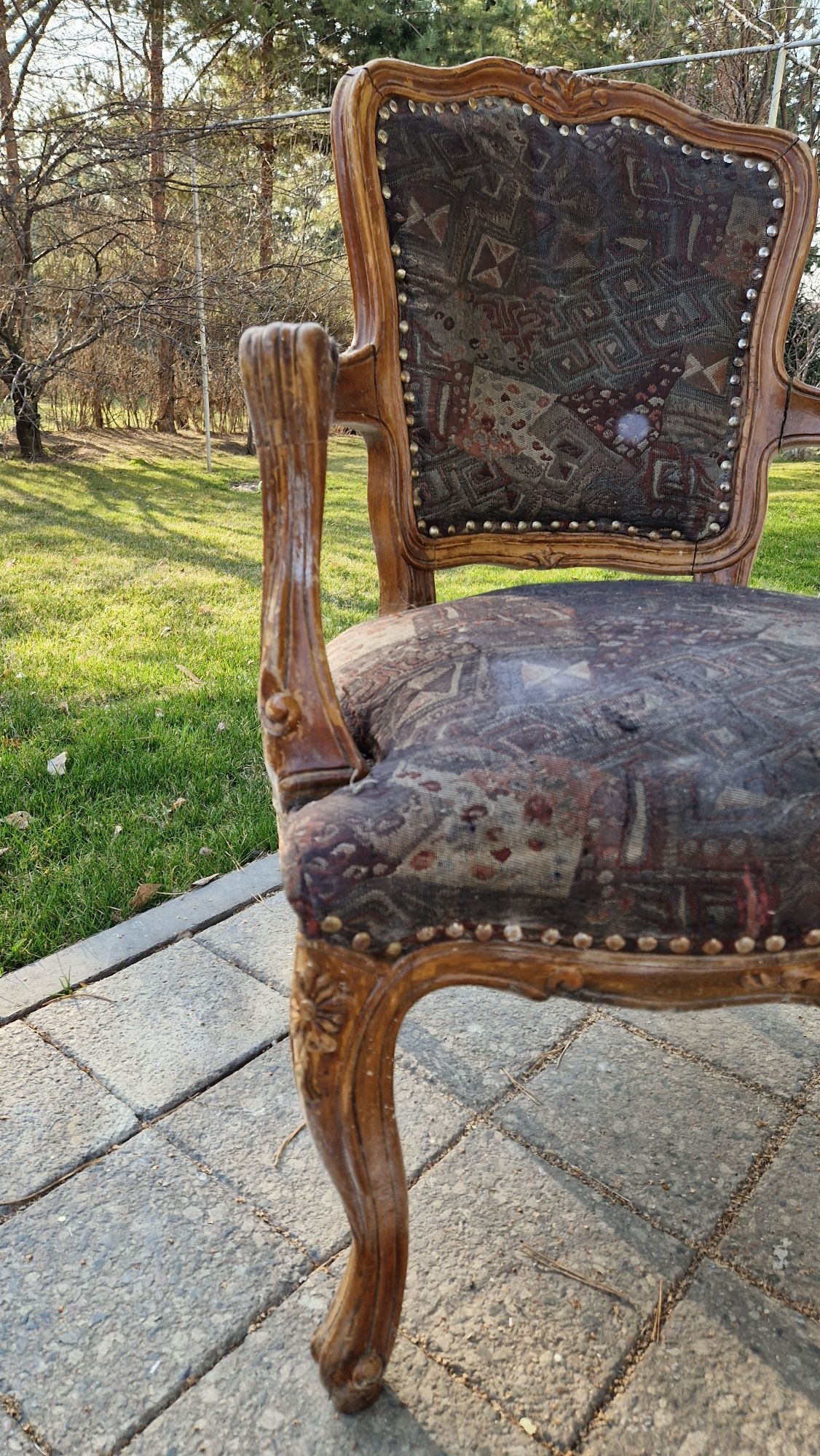 Продам кресло, под реставрацию.