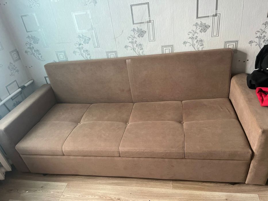 Продам диван в хорошем состоянии.