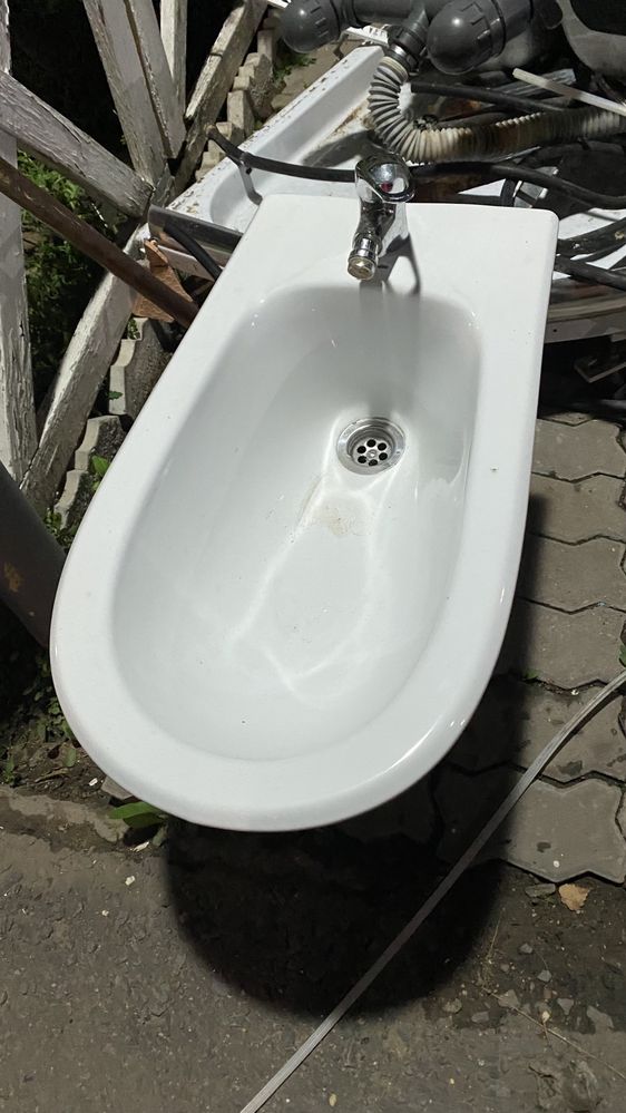 Продам биде, в хорошем состоянии с краном