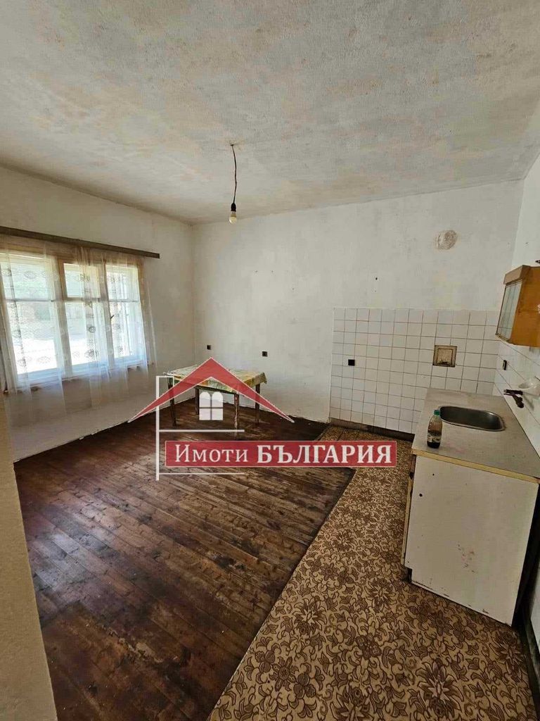 Продава се Къща в Карлово - 110 кв.м за 700 €/кв.м - Снимка #2