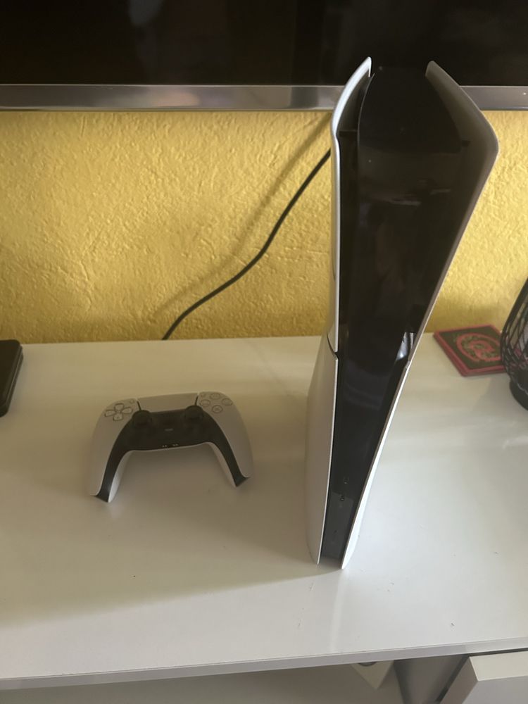 Продавам Playstation 5, 100+ игри