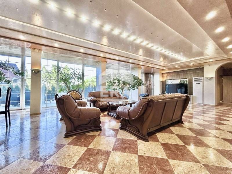 Продава се Многостаен апартамент в София, Бояна - 398 кв.м за 2003 €/кв.м - Снимка #3