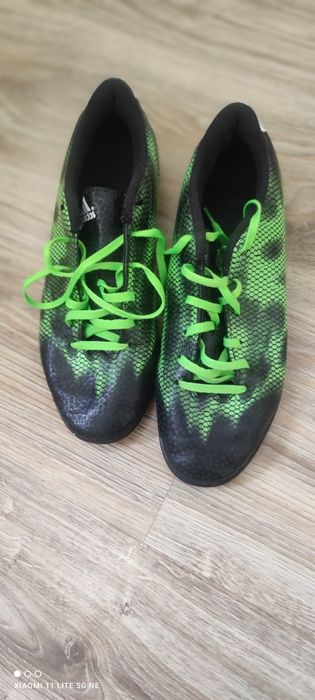 Adidas футболни обувки 40 номер