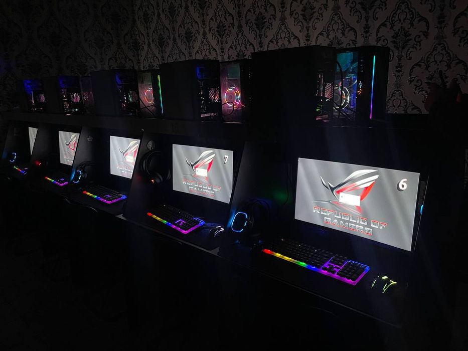 Kompyuter lar sotiladi 18 ta pul keb turadigan joy