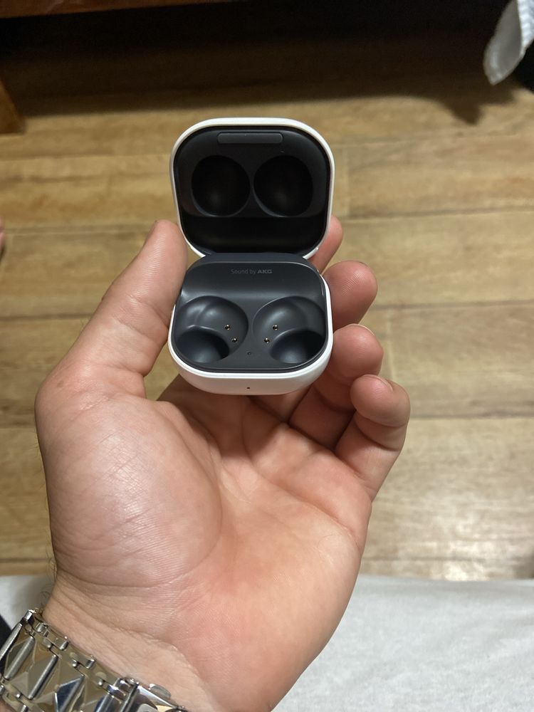 Продам отдельно отсек кейс для наушников Galaxy buds 2