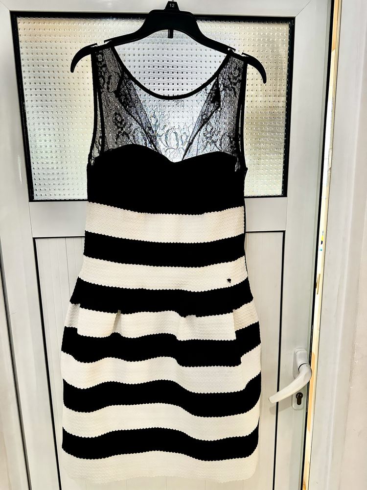 Продавам рокля на Guess