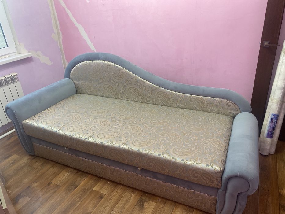 Продается удобный диван в отличном состояний