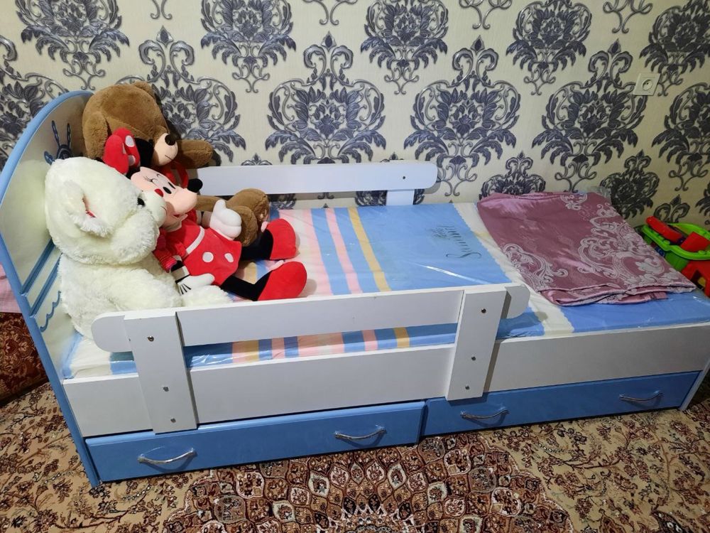 Кровать для детей с матрасом