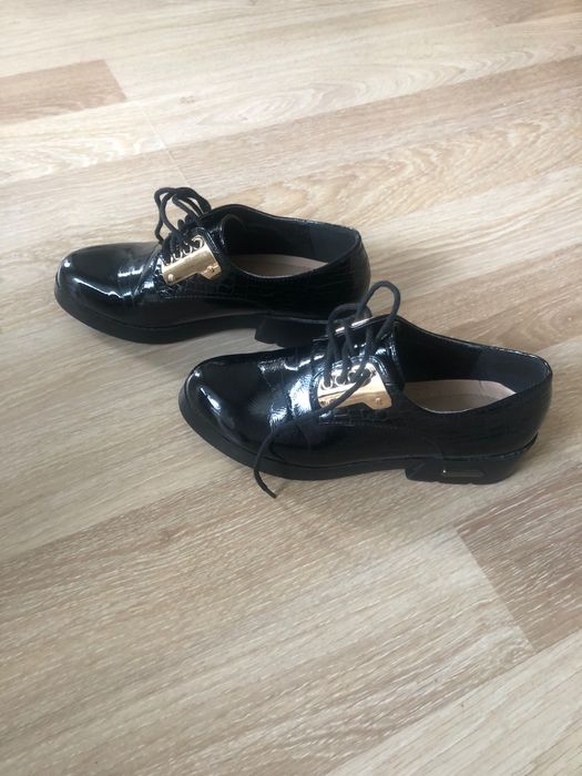 Pantofi negri lac -pantofi femei cu siret, mărime 37