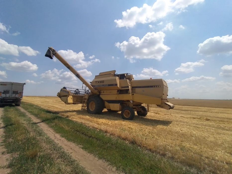 Combina New Holland TX68