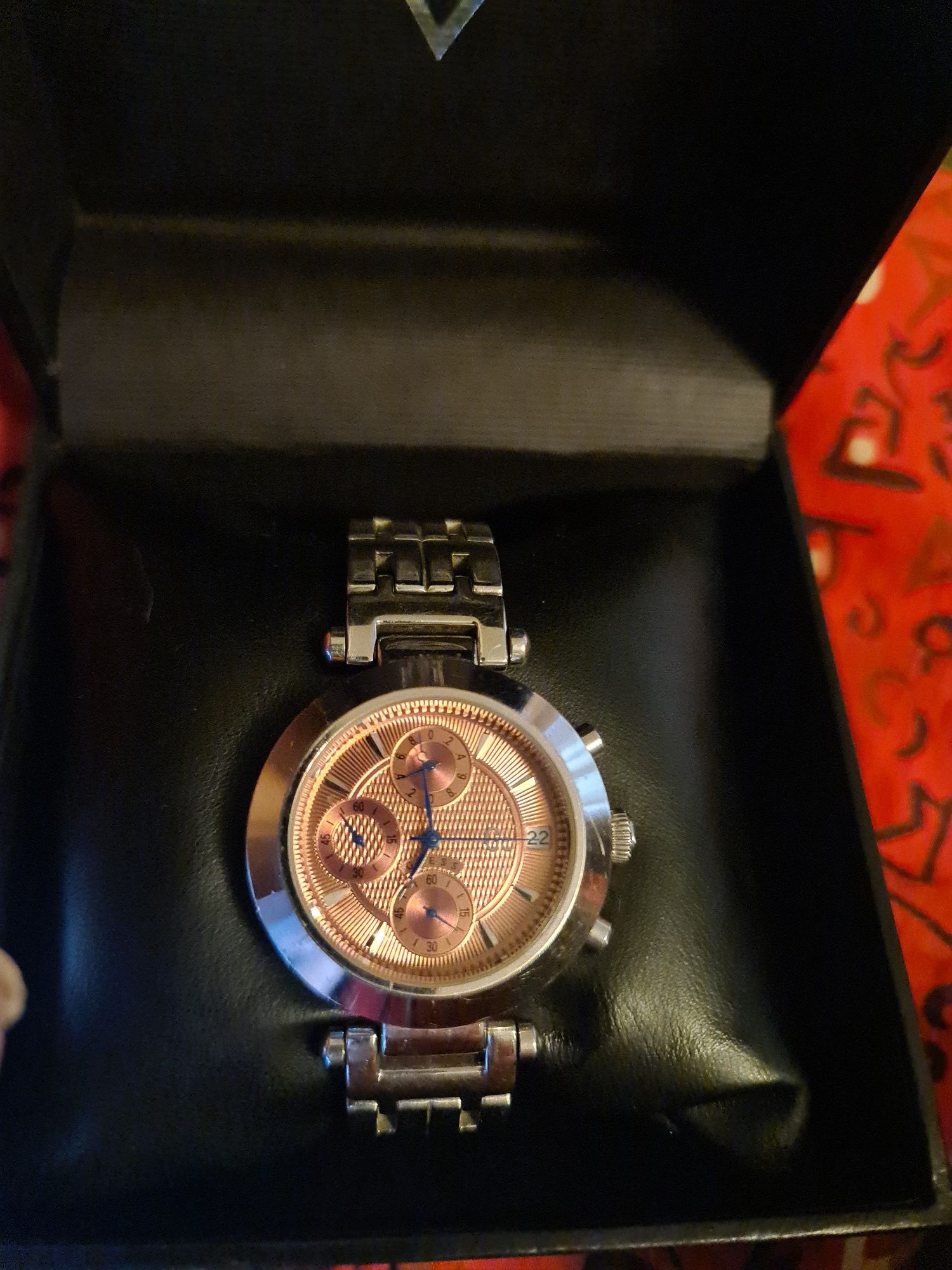 Guess часовник като нов унисекс