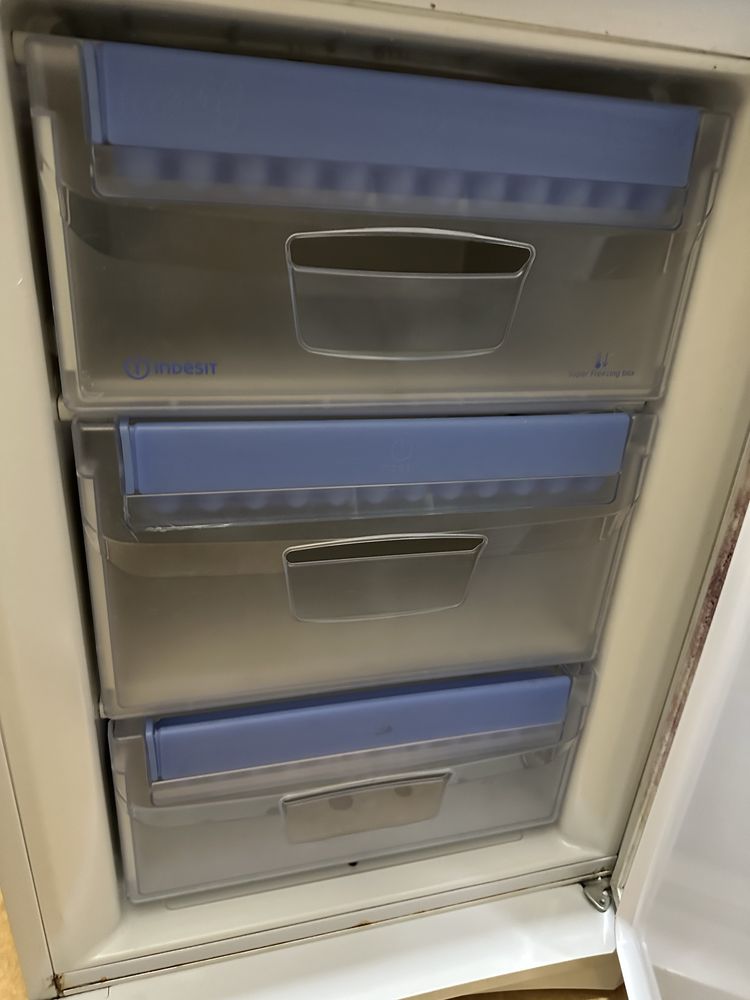 Отличен. Работи перфектно Indesit