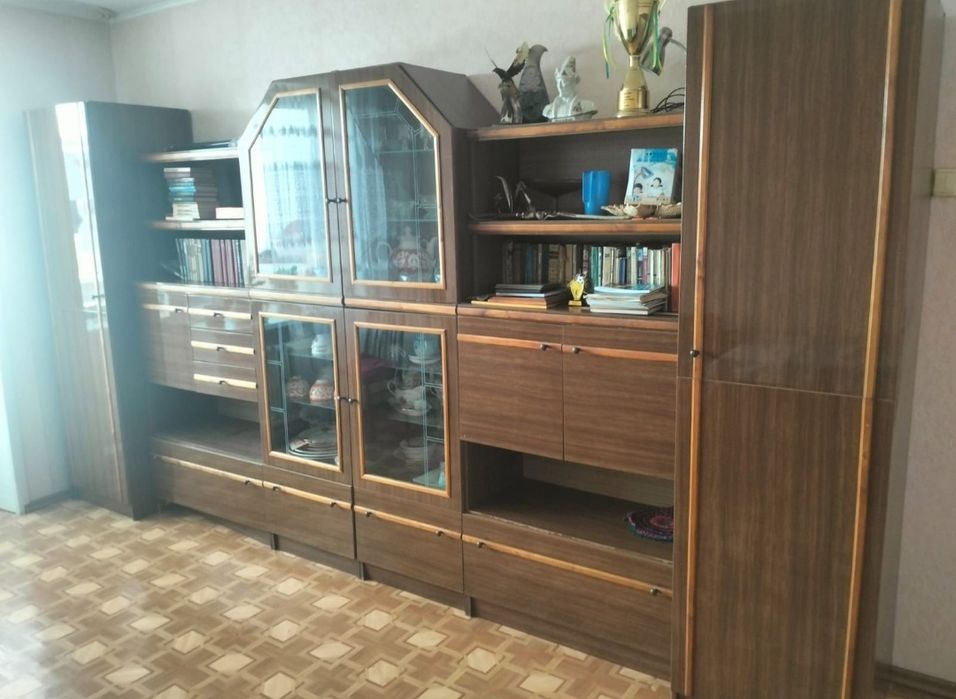 Срочно отдам даром, стенка в хорошем состоянии