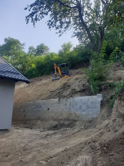 Săpături cu miniexcavator