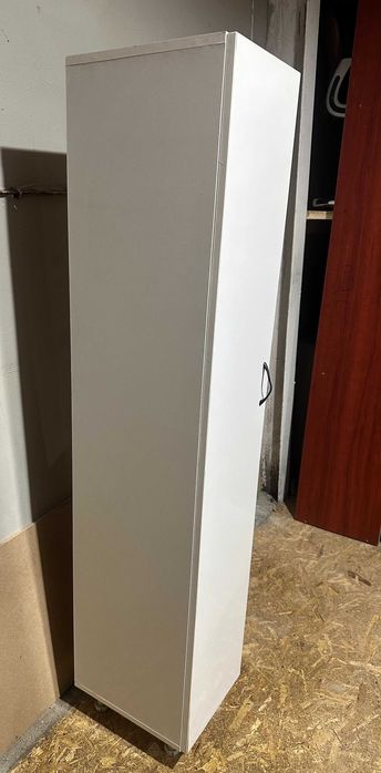 Dulap Alb cu usa si rafturi; Dulap cu polite tip soldat