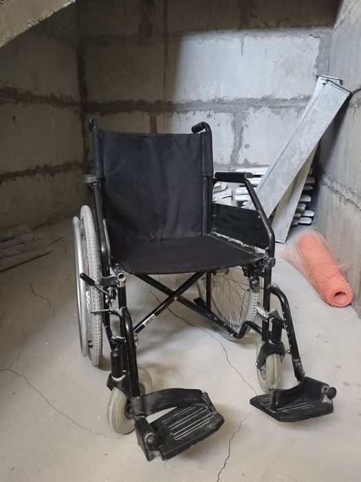 Продам инвалидную коляску