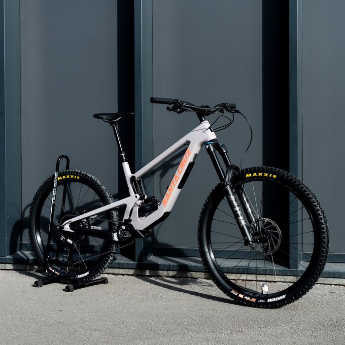 Santa Cruz NOMAD V6 2024 carbon FOX 38 Sram 1x12 GX