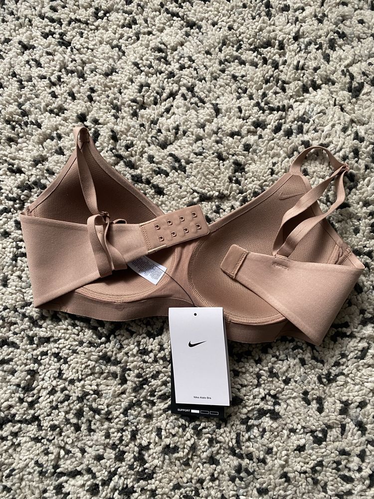 Nike спортно бюстие