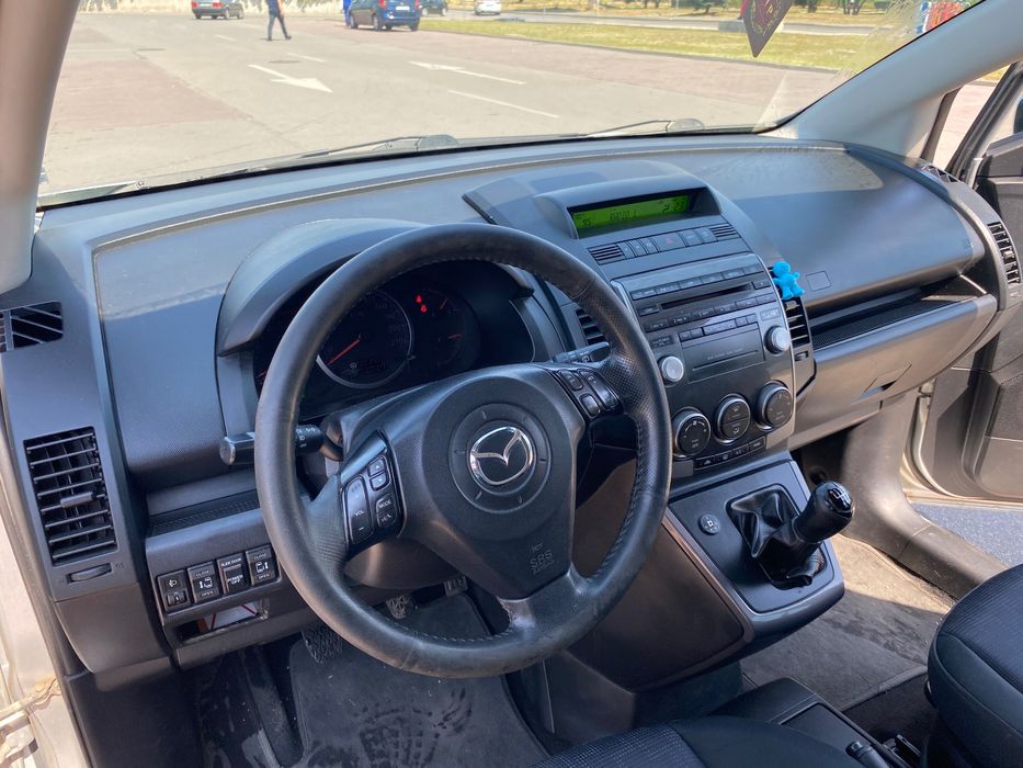Продавам Mazda 5