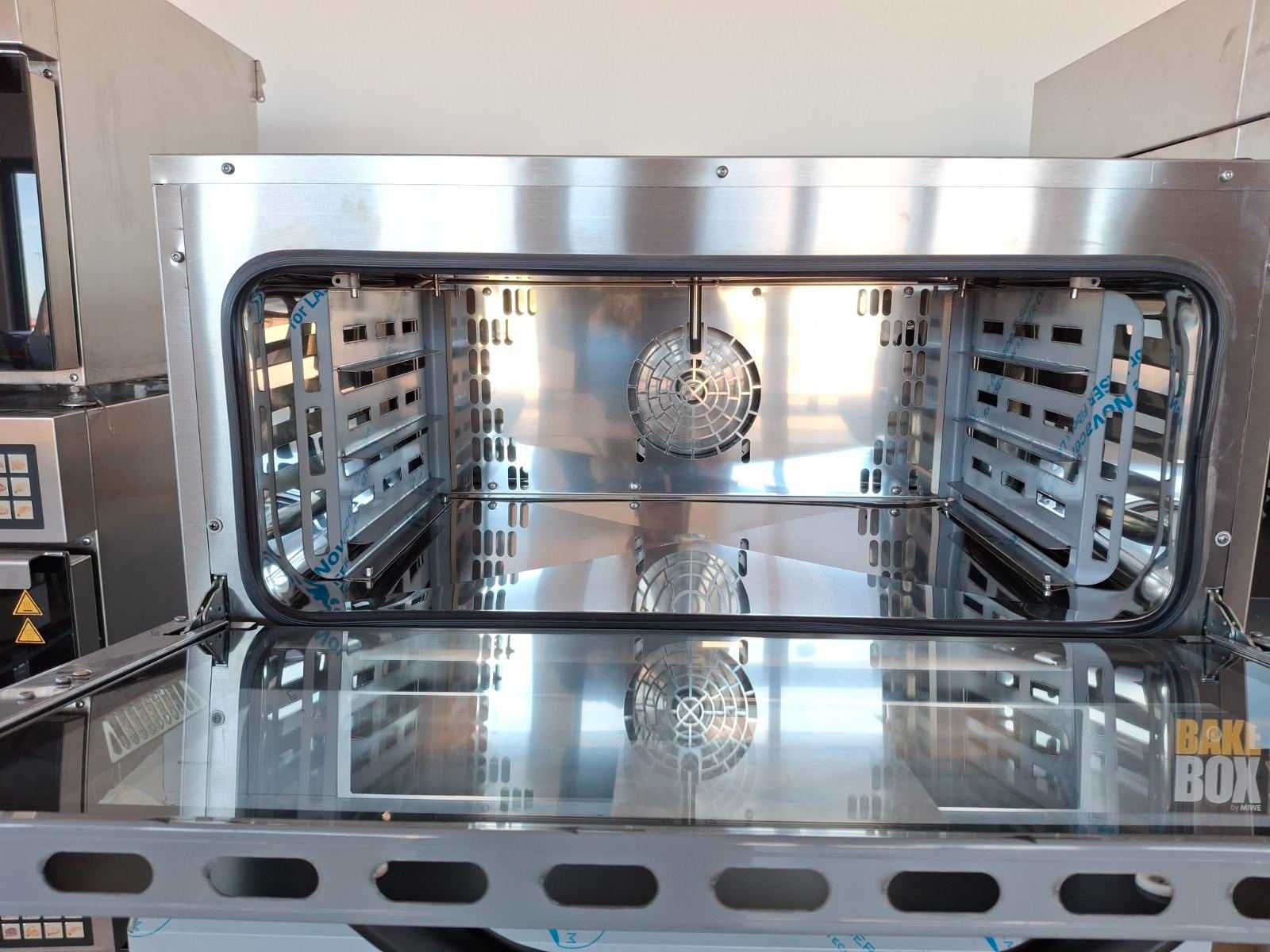Чисто нов конвектомат MIWE Bakebox, 2024г