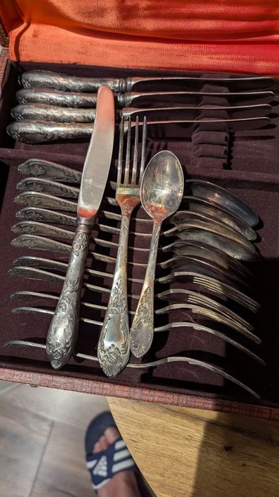 Посребрени прибори за хранене