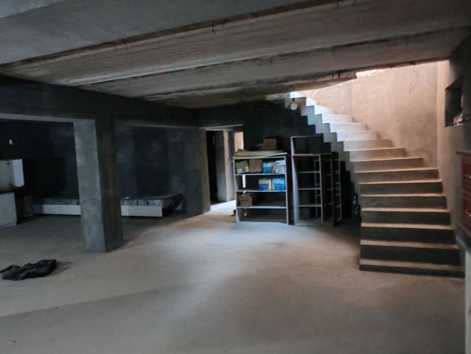 Sabzavot mahallada hovli sotiladi.9 sotih,