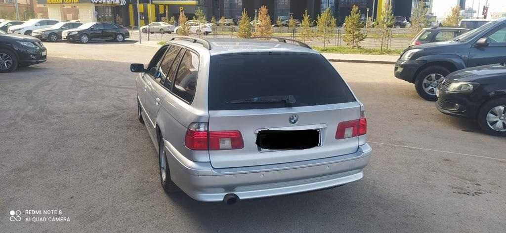 Автомобиль BMW 520i