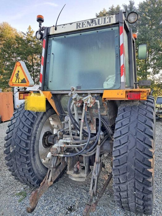Tractor cu încărcător