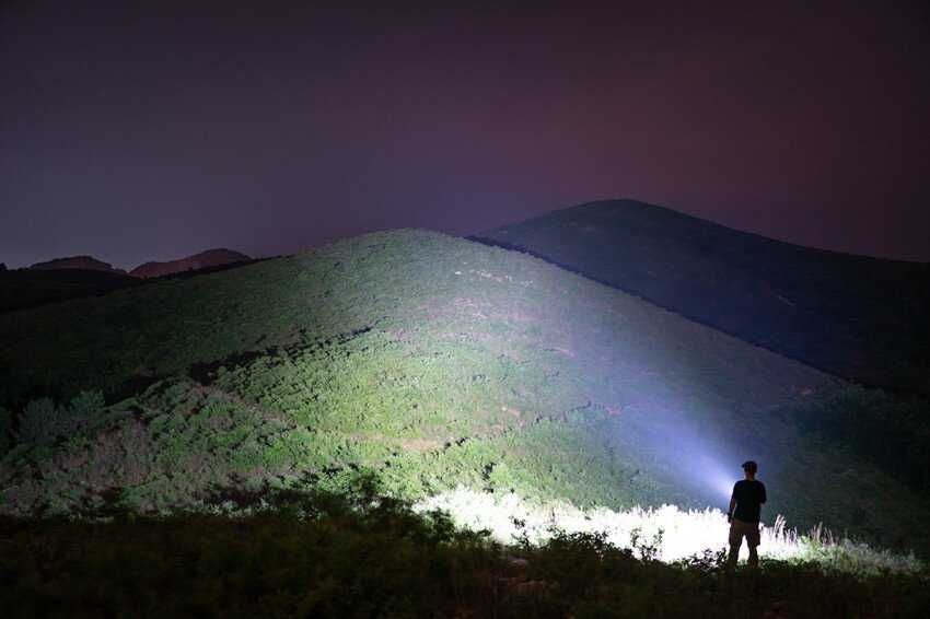 Lanterna de ultima generatie 2021 (11.000 de lumeni, nou)